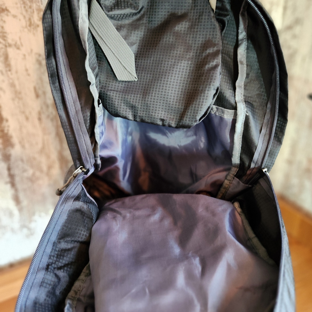 Gray And Black Hydration Backpack - image 5